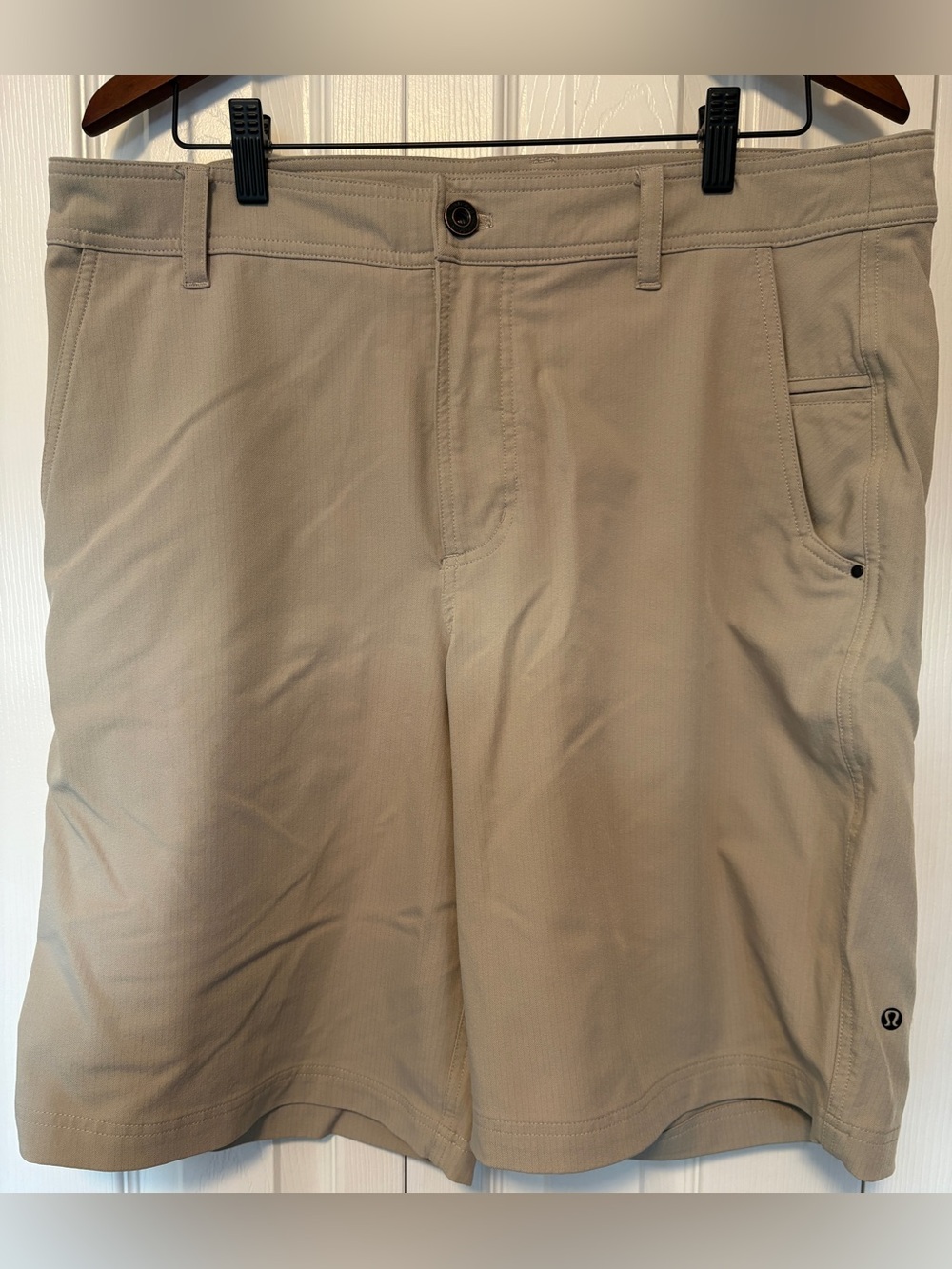 Lululemon Men's Cadence Commute Tech Shorts Tan Beige Nylon Grid 38 X-Large XL
